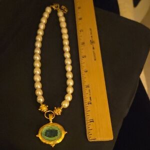 Elegant Susan Shaw Pearl and Gold Necklace with Venetian Glass Bee Pendant